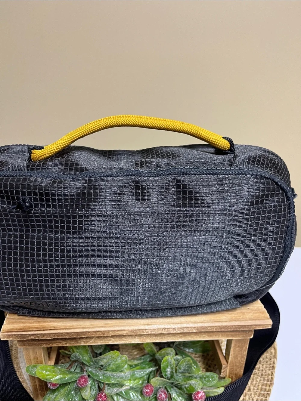 Men’s Awala Crossbody The All-Day Messenger Bag